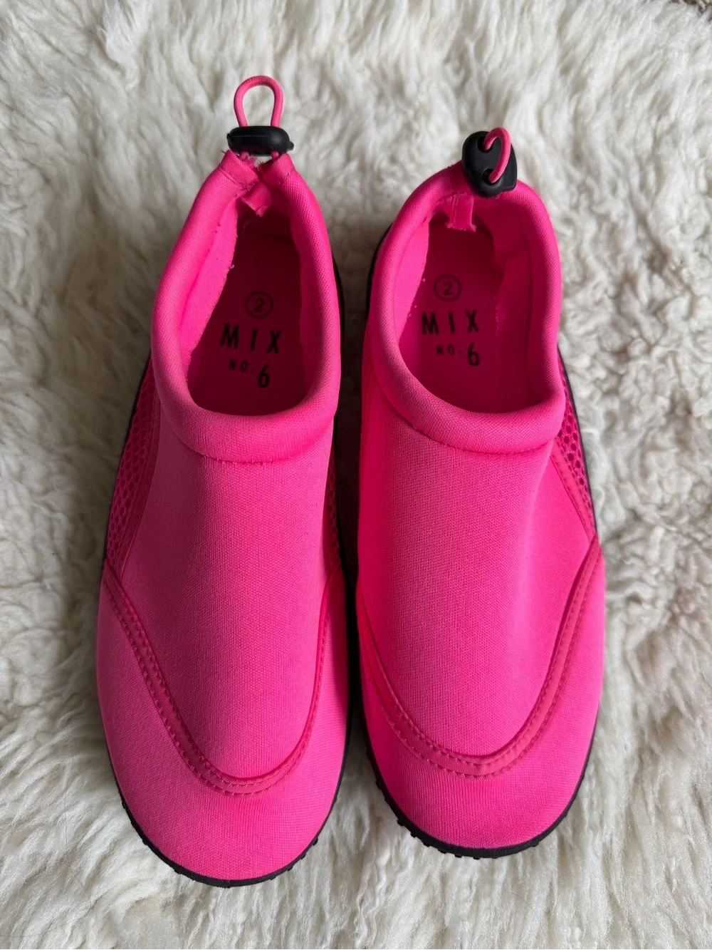 EUC Kids Water Shoes | Sz 2 | Mix No 6